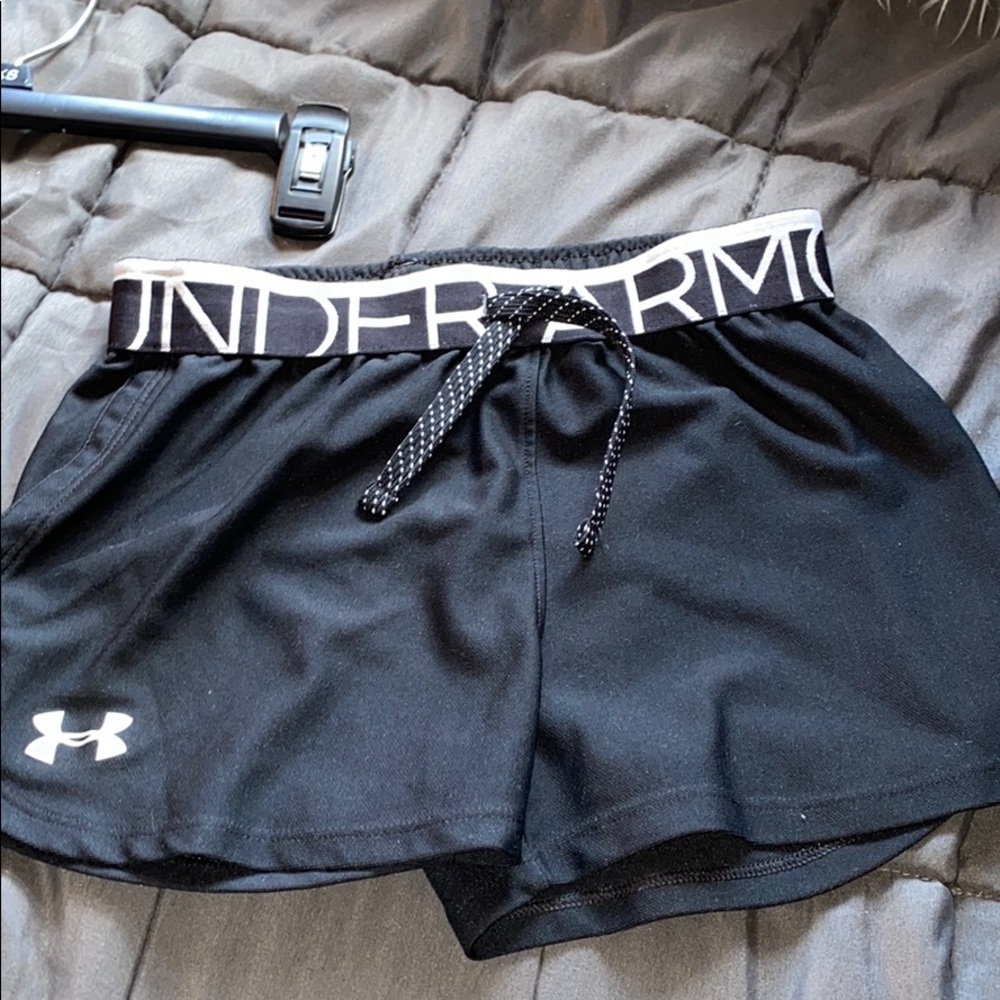 KIDS UNDER ARMOR SHORTS